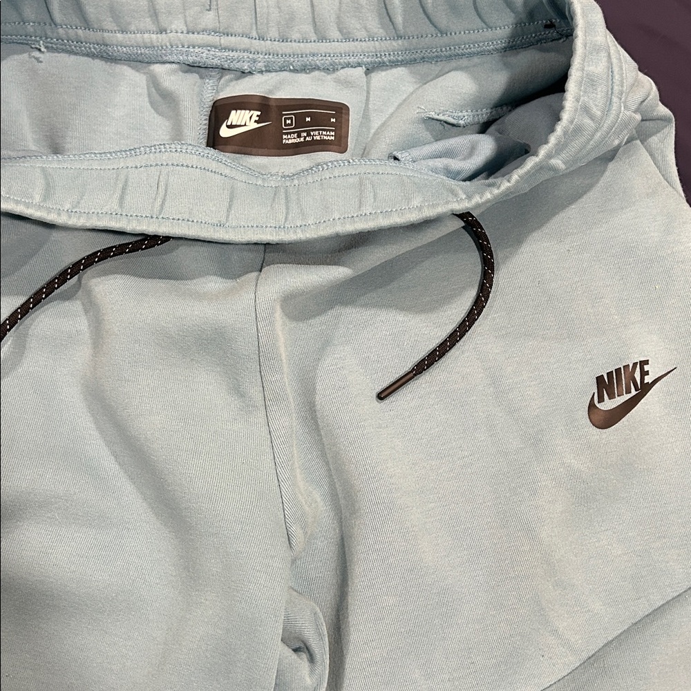 Nike Tech Pants - Picture 2 of 3